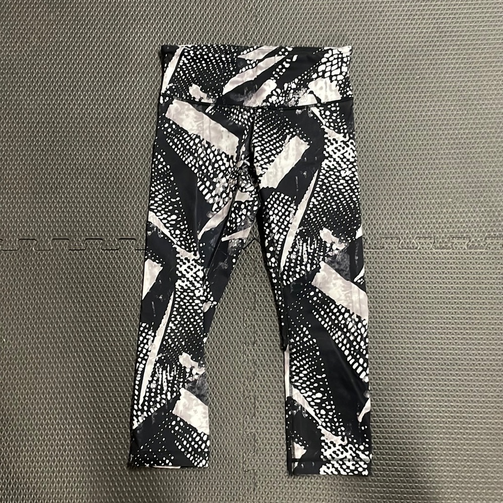 Athletic leggings